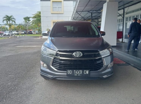 Mobil pribadi Bupati kaur 